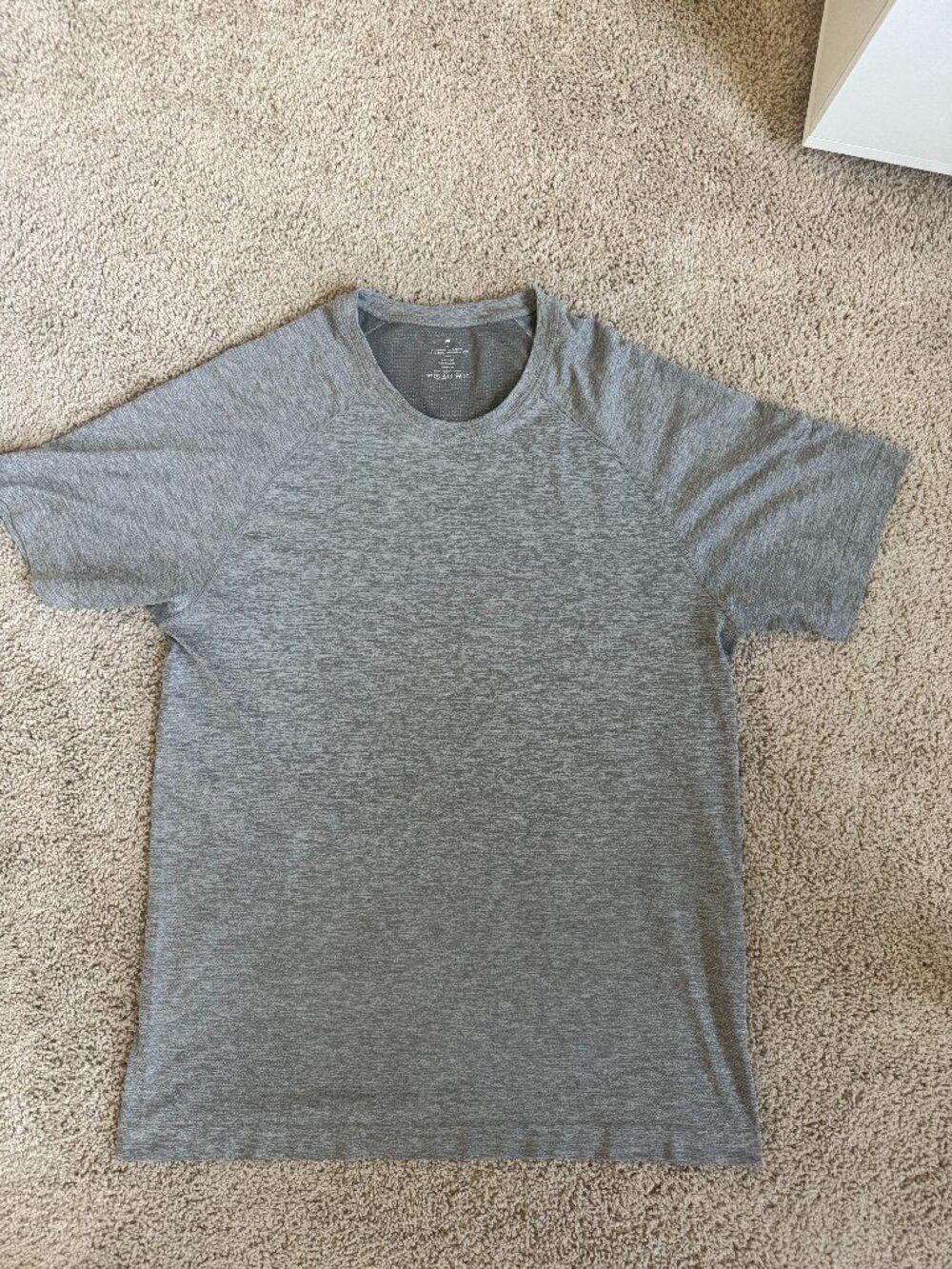 Fabletics Men's XL Heather Gray Performance Athletic Shirt Workout Gym Tee